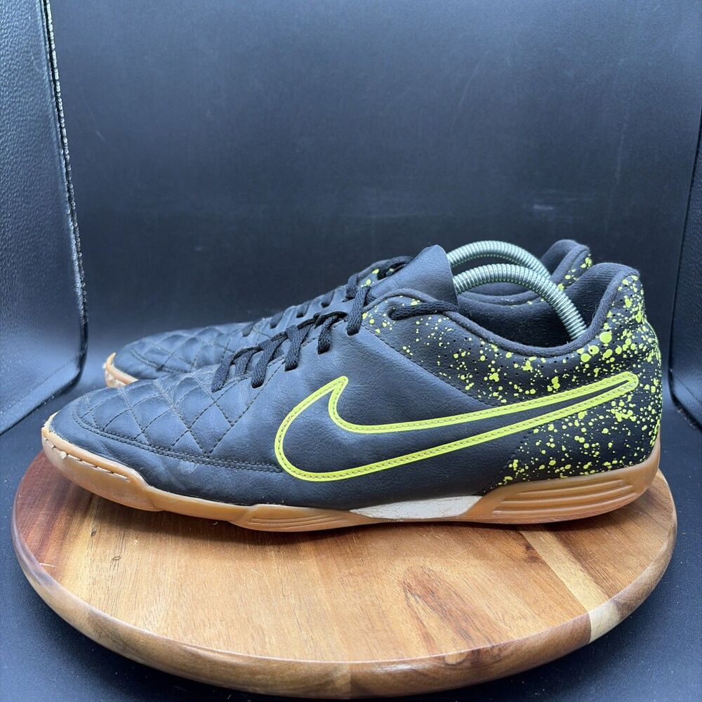 Nike Tiempo Rio II Men’s Size 12 Indoor Soccer Shoes Black Green 631523-007